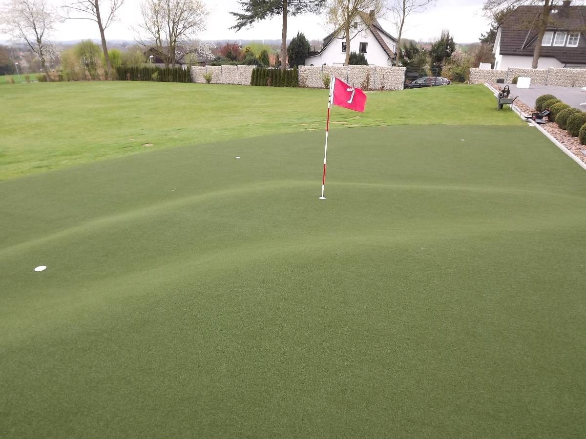 Golfer aufgepasst Kunstrasen für den Garten zum golfen